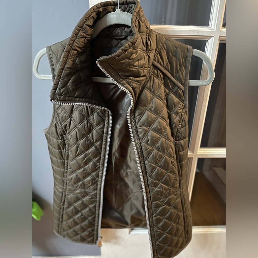 Marc New York Andrew Marc Quilted Olive Green Vest, size XS